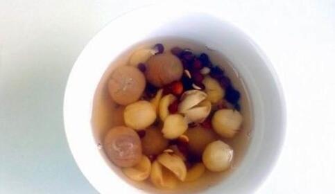 小知识：产后抑郁可喝酸枣仁莲子茶